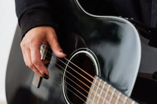 下一个天亮吉他谱C调_静待花开编配_颜人中