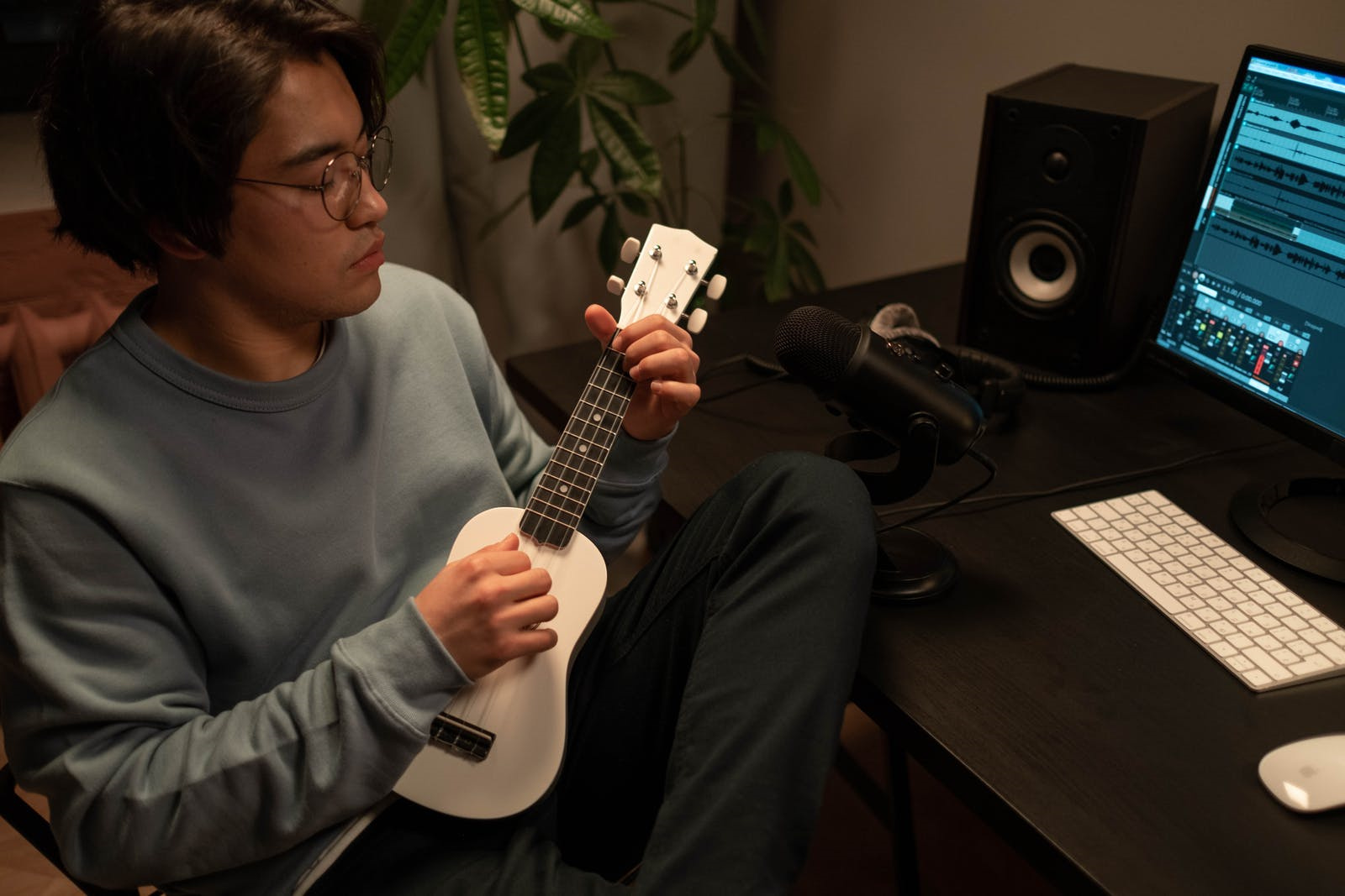逆战尤克里里谱F调_张杰_千千曲谱编配